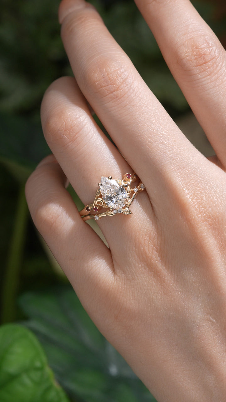 Everleaf with 1.6ct Pear Cut Certified Lab-grown Diamond Ring in 14K Yellow Gold