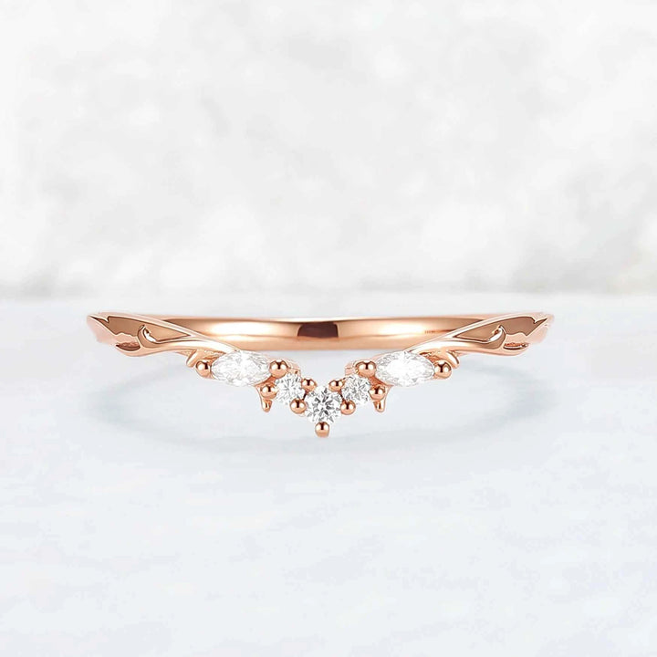 Curved Round-Cut Moissanite Vine Wedding Ring