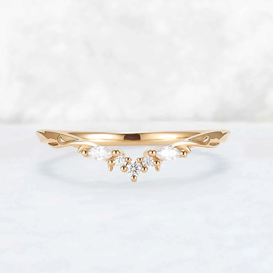 Curved Round-Cut Moissanite Vine Wedding Ring