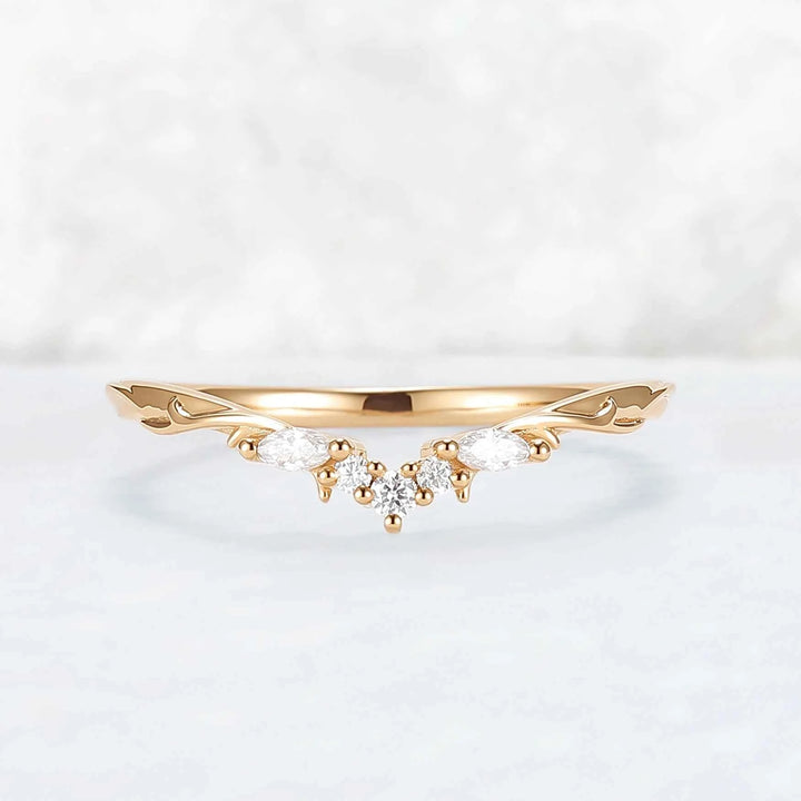 Curved Round-Cut Moissanite Vine Wedding Ring