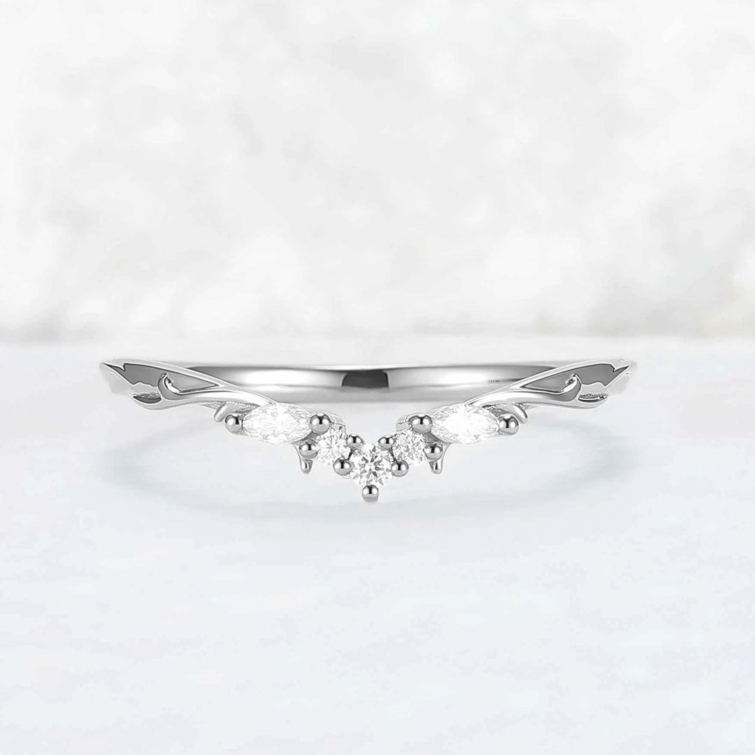 Curved Round-Cut Moissanite Vine Wedding Ring