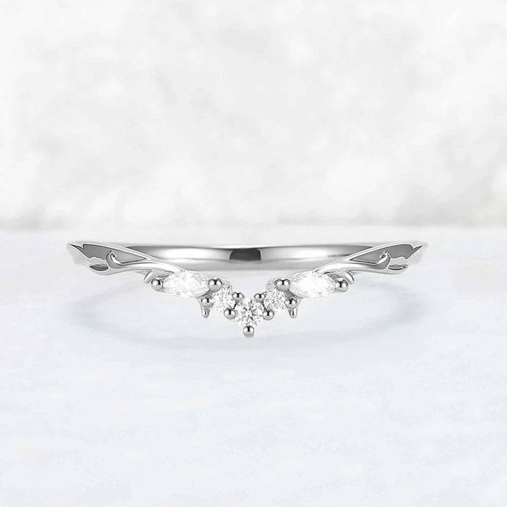 Curved Round-Cut Moissanite Vine Wedding Ring