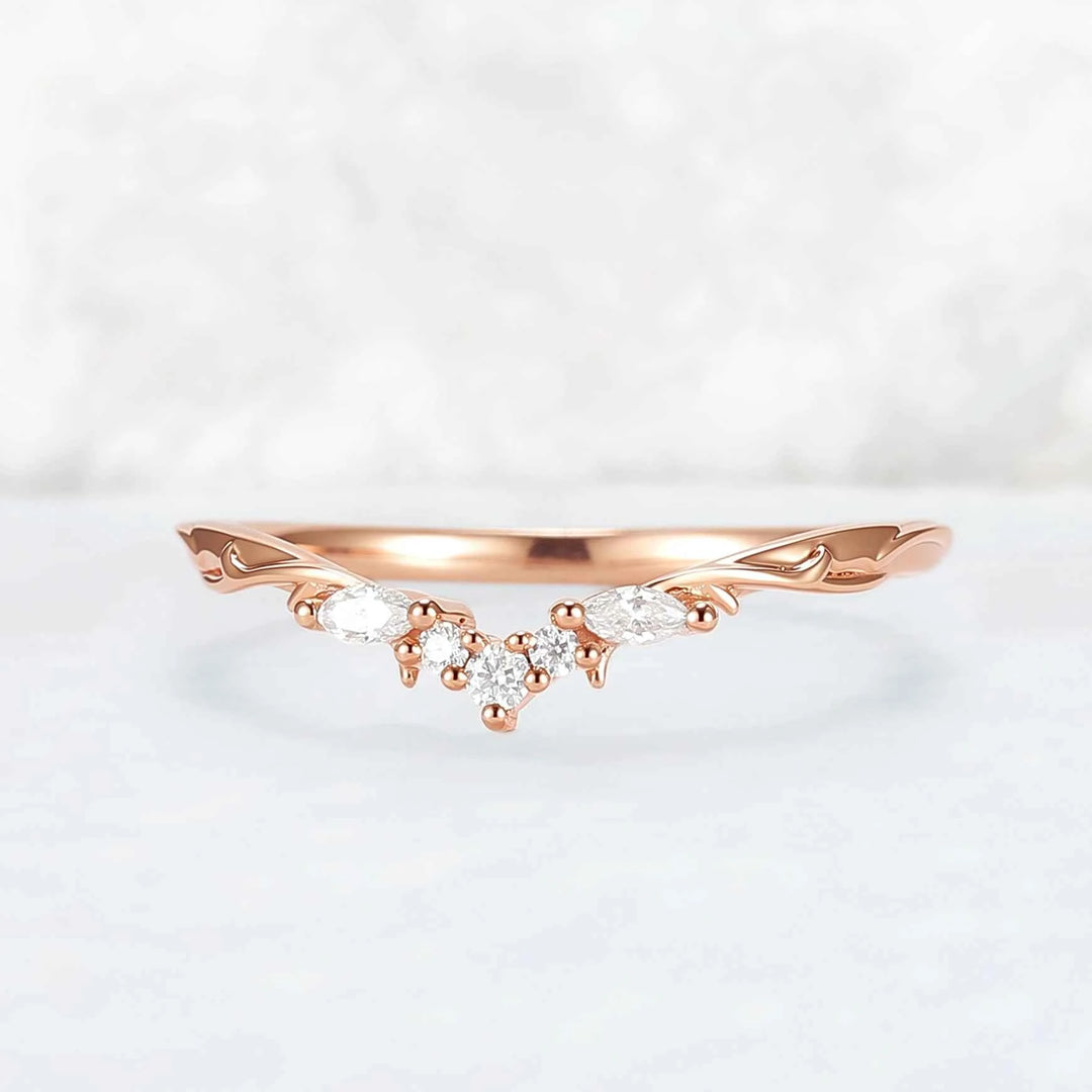 Curved Round-Cut Moissanite Vine Wedding Ring