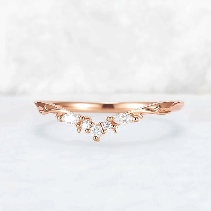 Curved Round-Cut Moissanite Vine Wedding Ring