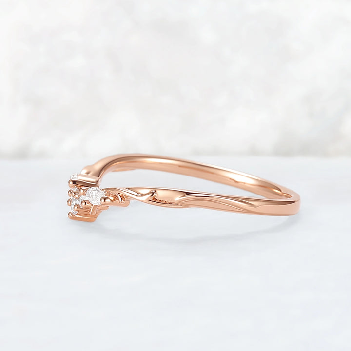 Curved Round-Cut Moissanite Vine Wedding Ring