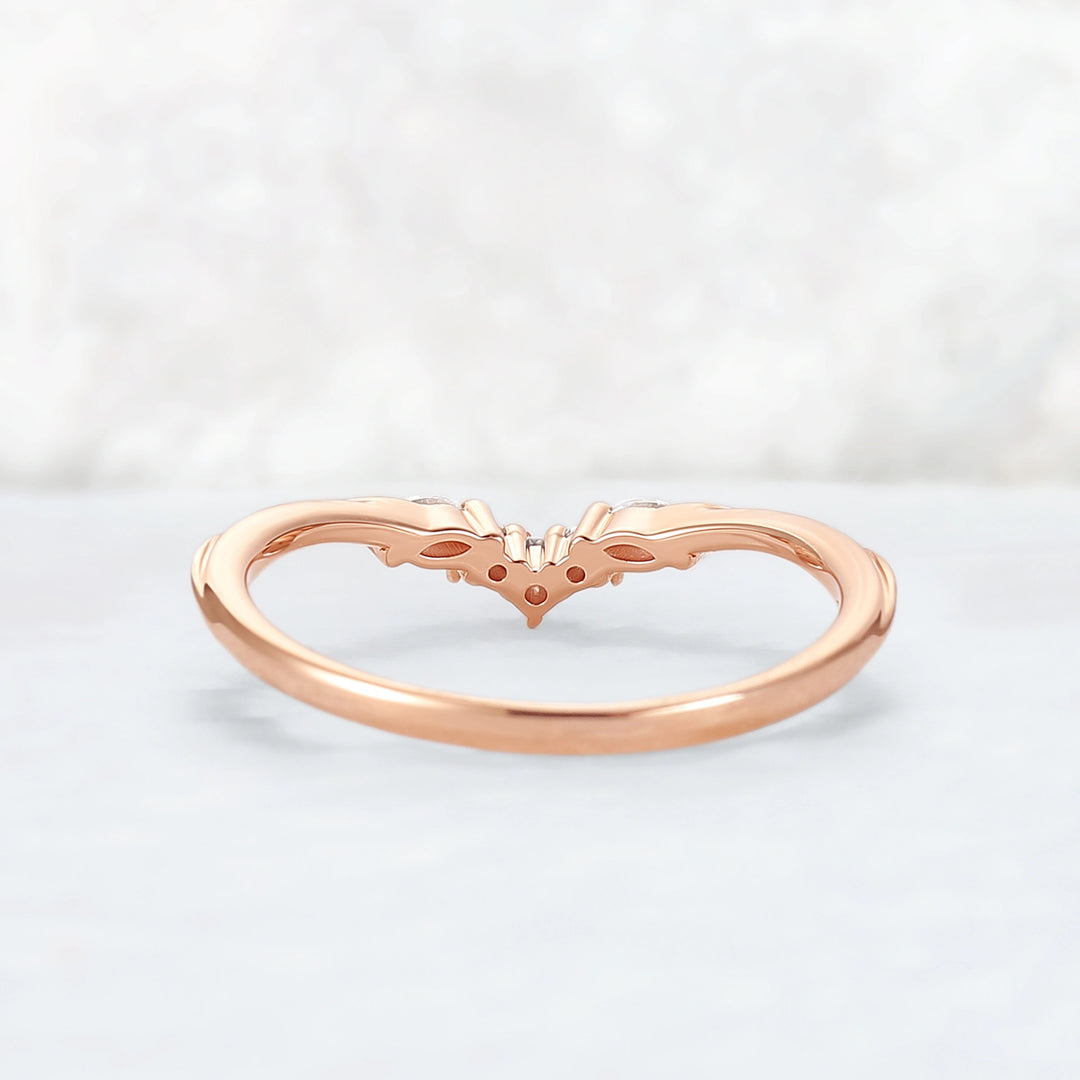 Curved Round-Cut Moissanite Vine Wedding Ring