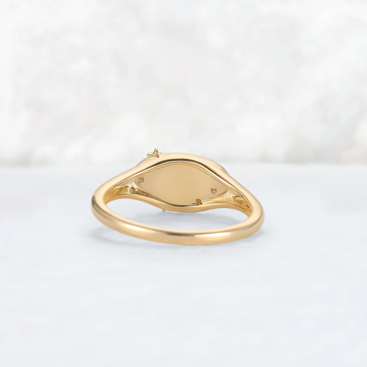 Graduation Ring Rond Cut Moissanite Yellow Gold Signet Ring