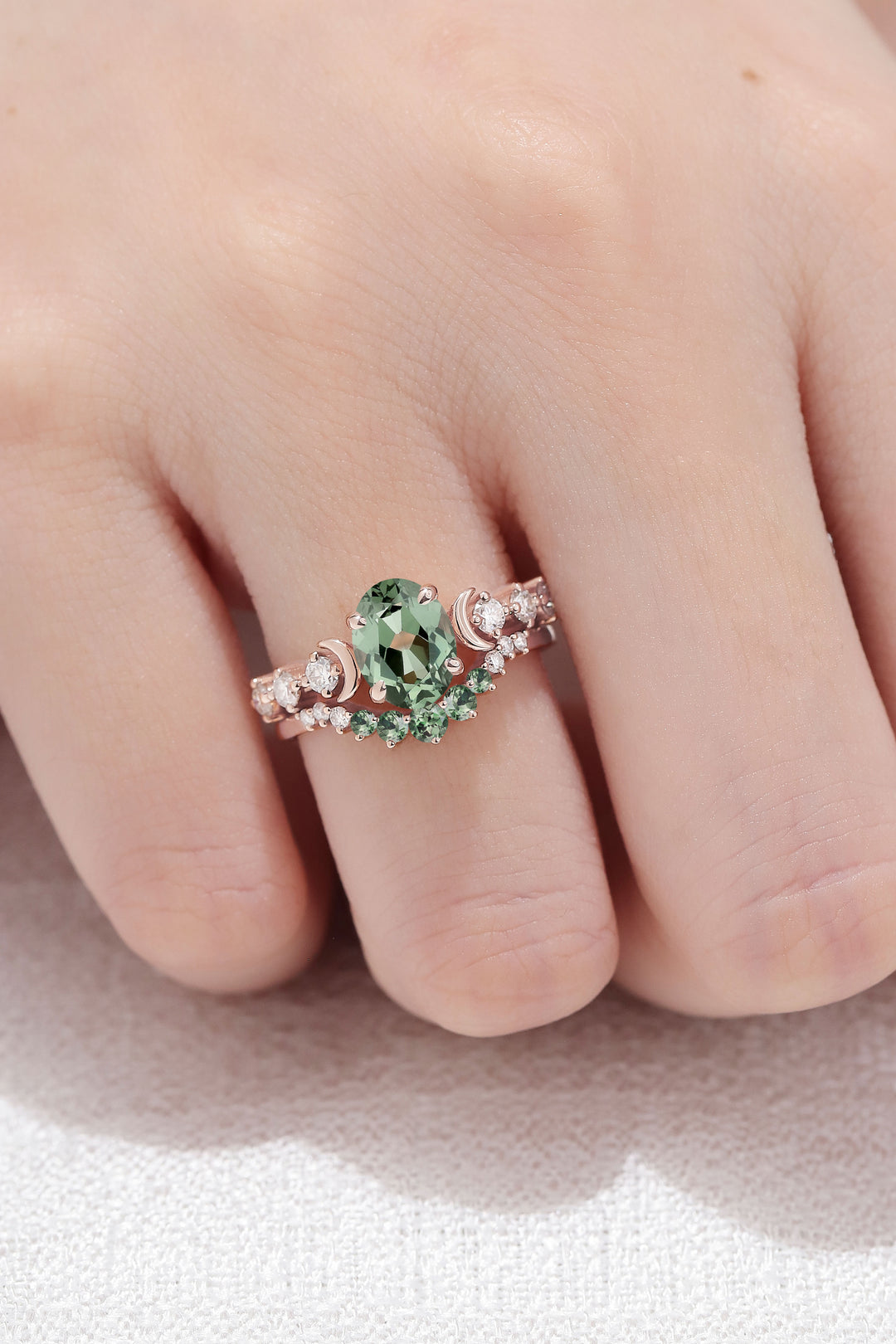 IverJewelry Oval Green Sapphire Moon Seven Stone Gemstone Ring Set 2pcs