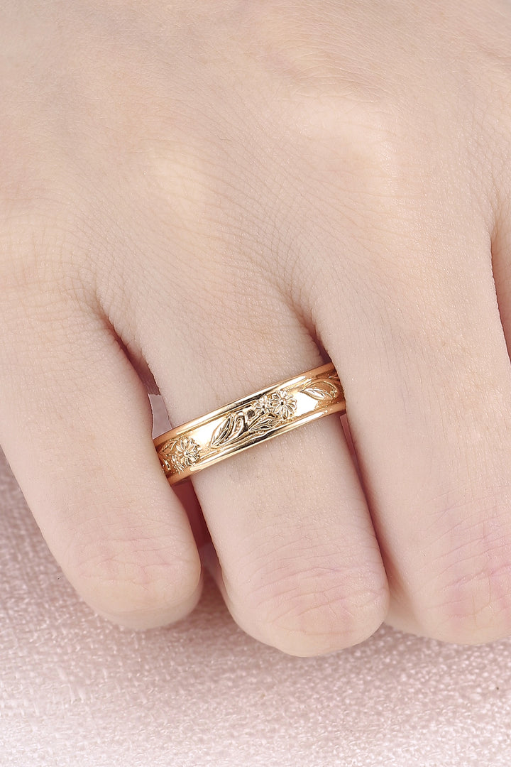 Mens 10K Yellow Gold Wedding Band with Hand-Engraved Flowers