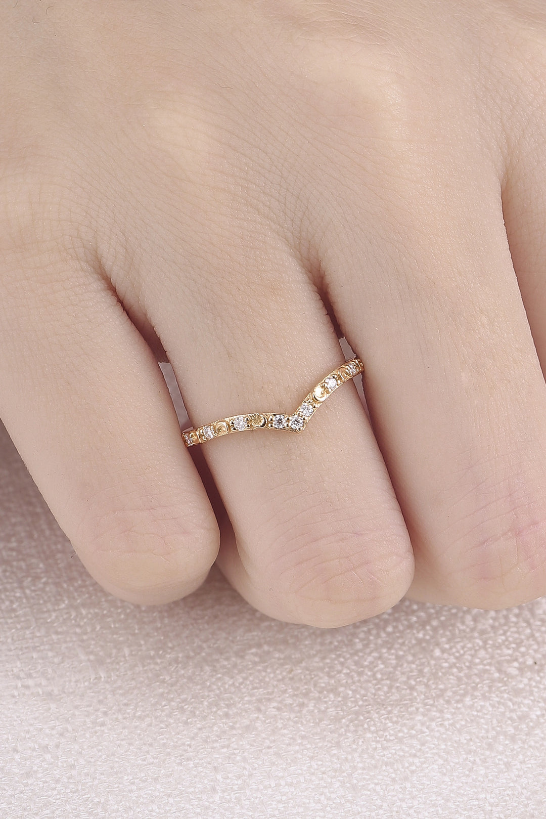 Moon Design Curved Round Moissanite Wedding Band
