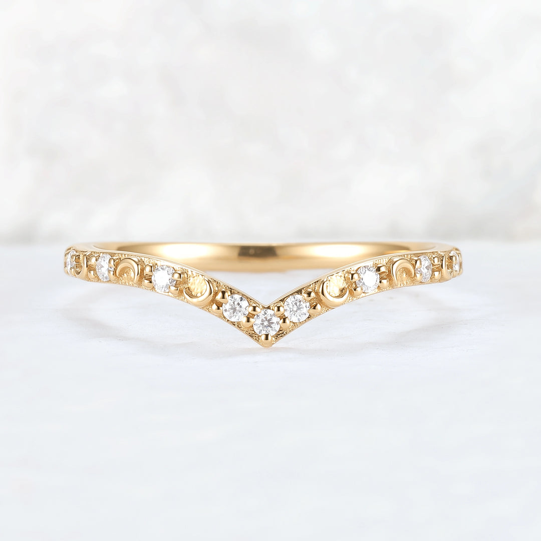 Moon Design Curved Round Moissanite Wedding Band