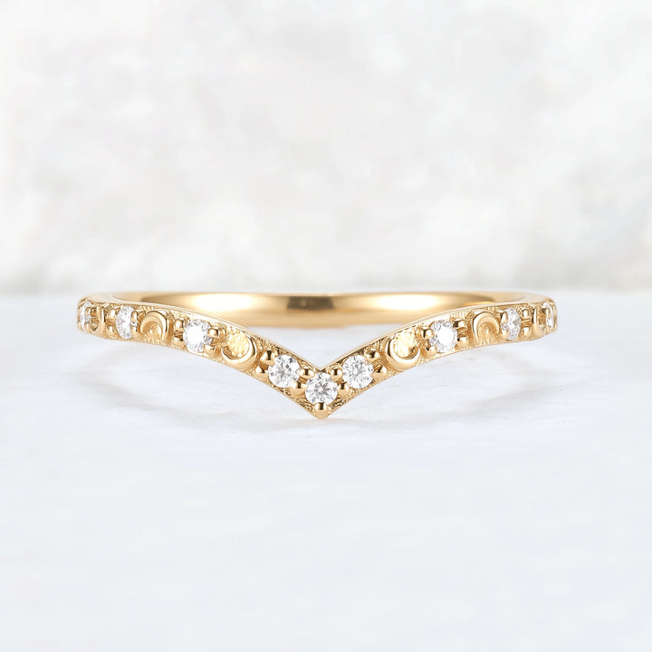 Moon Design Curved Round Moissanite Wedding Band