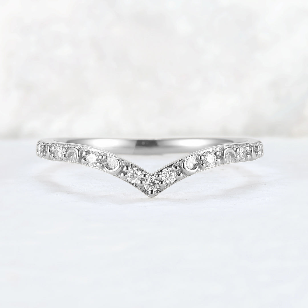 Moon Design Curved Round Moissanite Wedding Band