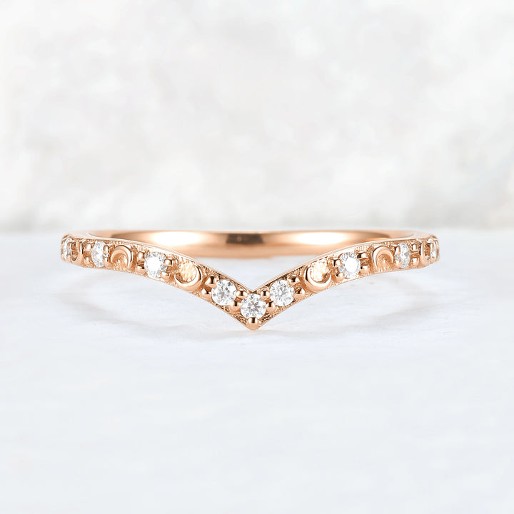 Moon Design Curved Round Moissanite Wedding Band