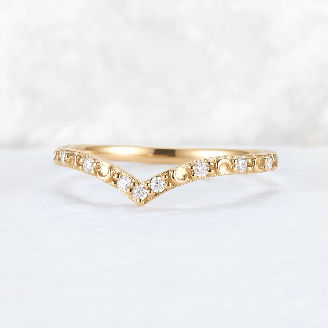 Moon Design Curved Round Moissanite Wedding Band