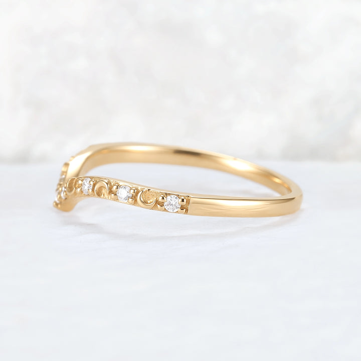 Moon Design Curved Round Moissanite Wedding Band