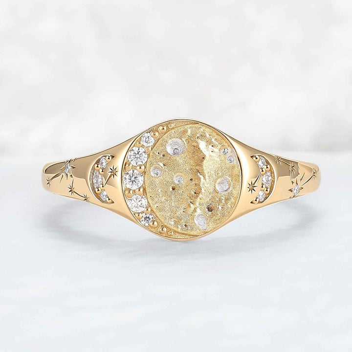 Moonlit Crater Rond Cut Moissanite Yellow Gold Signet Ring