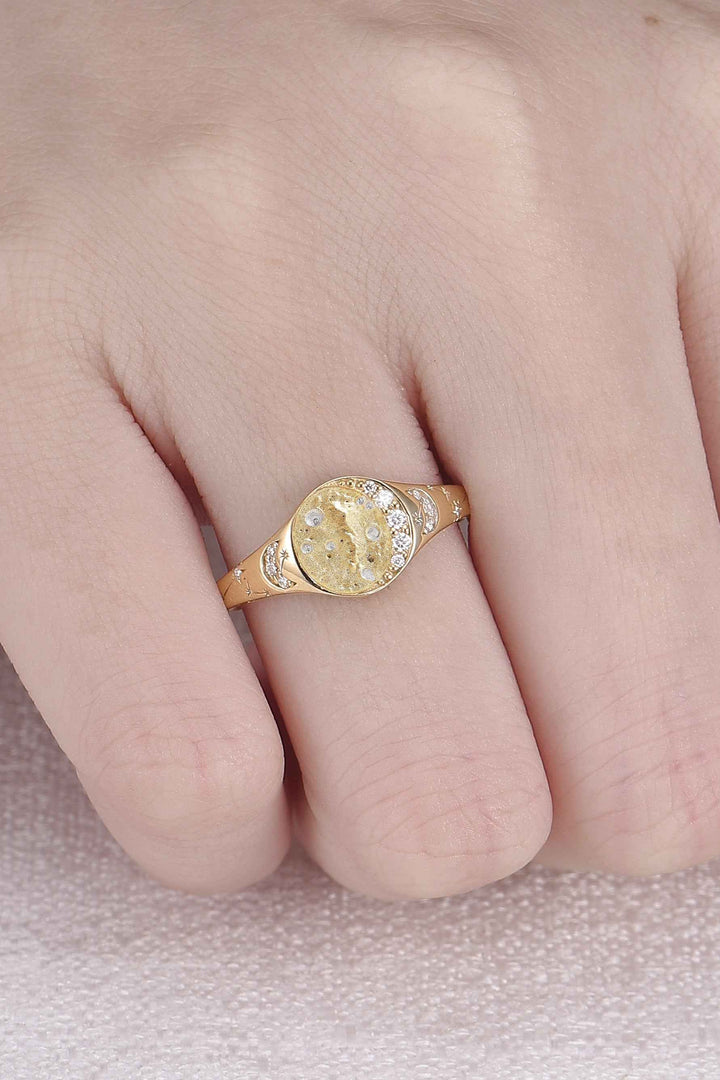 Moonlit Crater Rond Cut Moissanite Yellow Gold Signet Ring