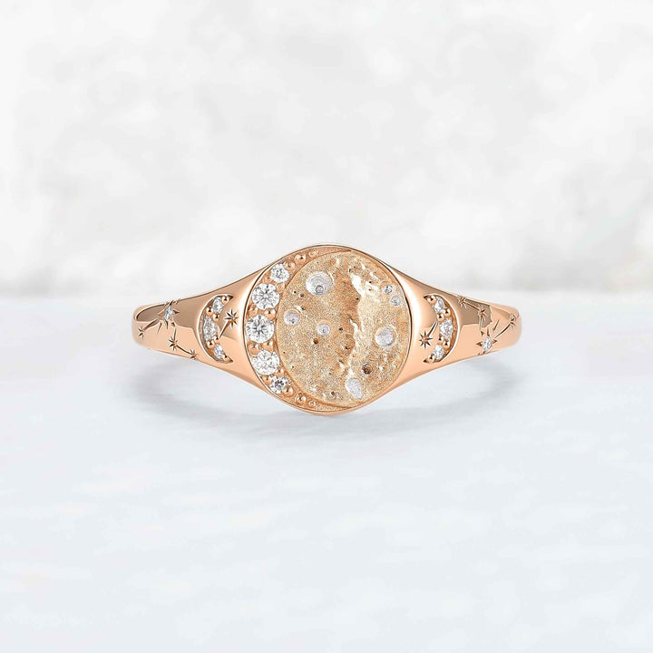 Moonlit Crater Rond Cut Moissanite Yellow Gold Signet Ring