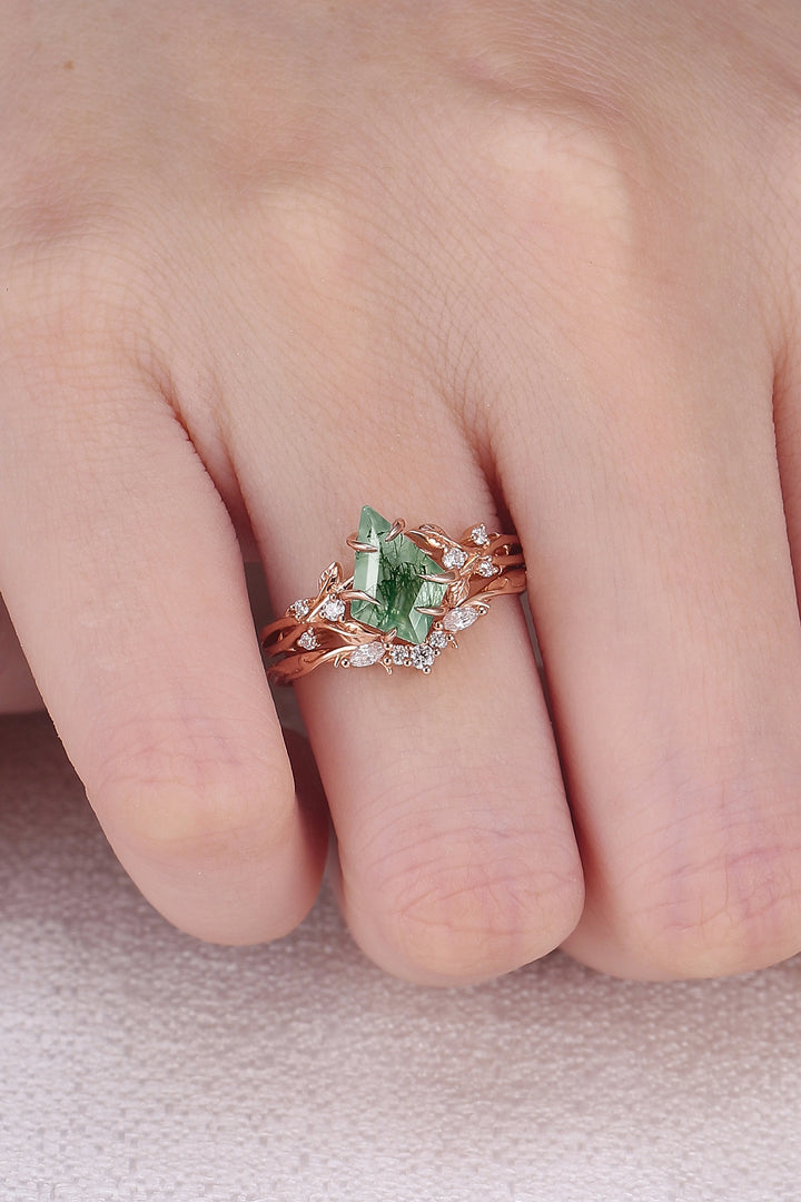 Nature-Inspired Kite-Cut Moss Agate Ring Set with Vine Band and Leaf Claw Design 2pcs