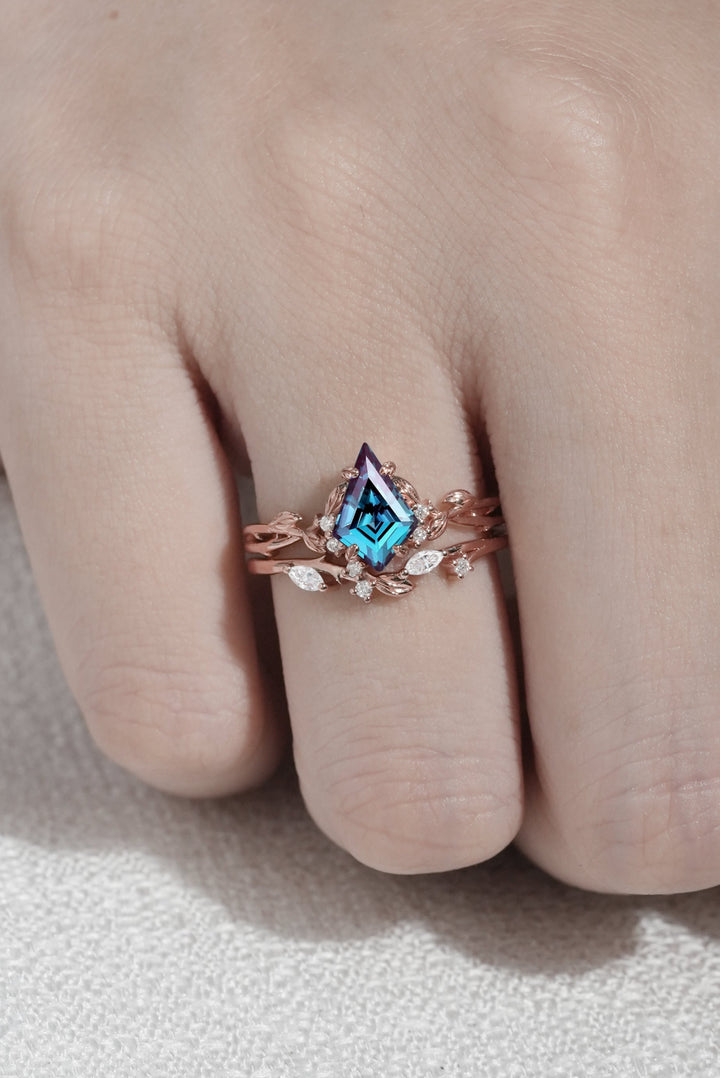 Nature Inspired Kite Cut Alexandrite Leaf Ring Set 2pcs