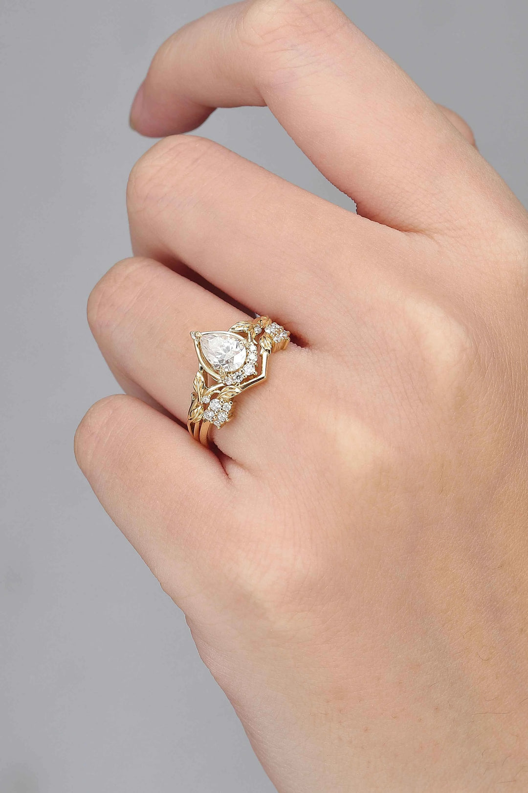 Nature Inspired Pear Cut Moissanite Leaves Gemstone Ring Set 2pcs