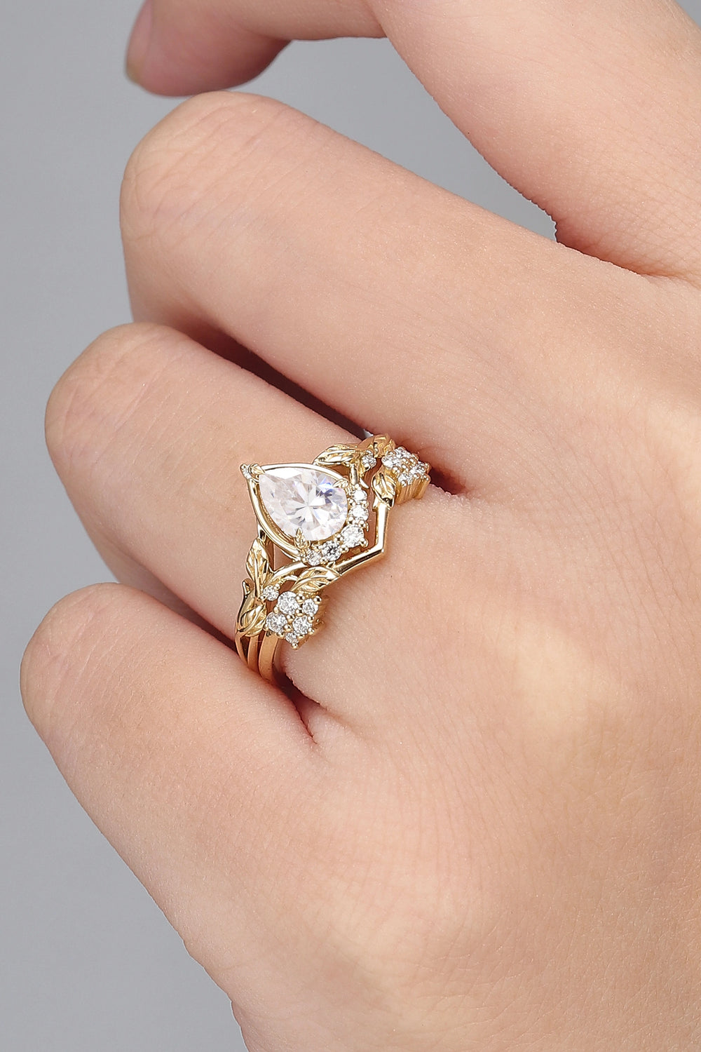 Nature Inspired Pear Cut Moissanite Leaves Gemstone Ring Set 2pcs