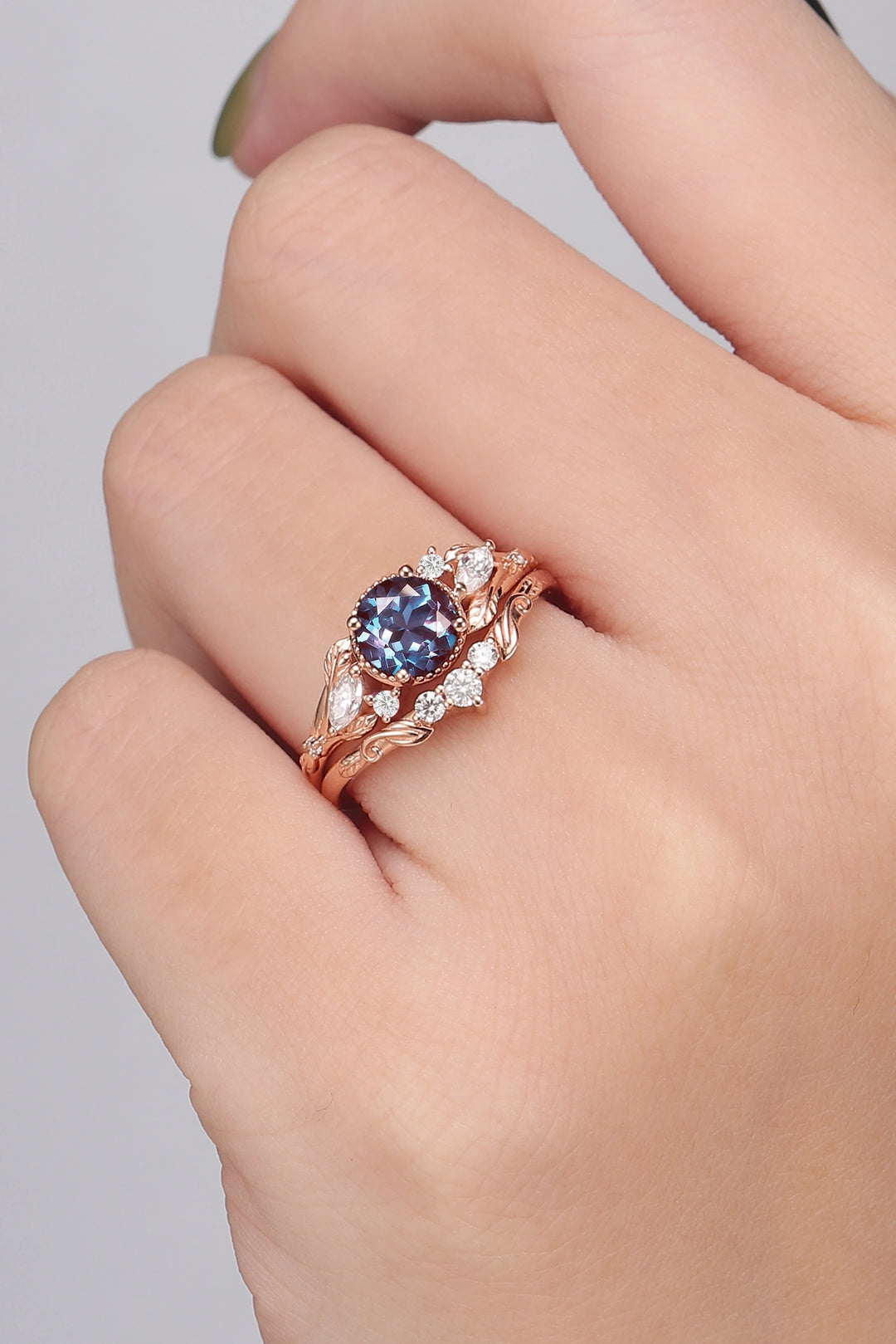 Nature_Inspired_Round_Cut_Alexandrite_Engagement_Ring_Set_2pcs_1