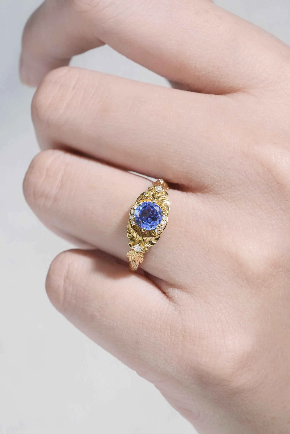Nature Inspired Round Cut  Cornflower Sapphire Gemstone Ring