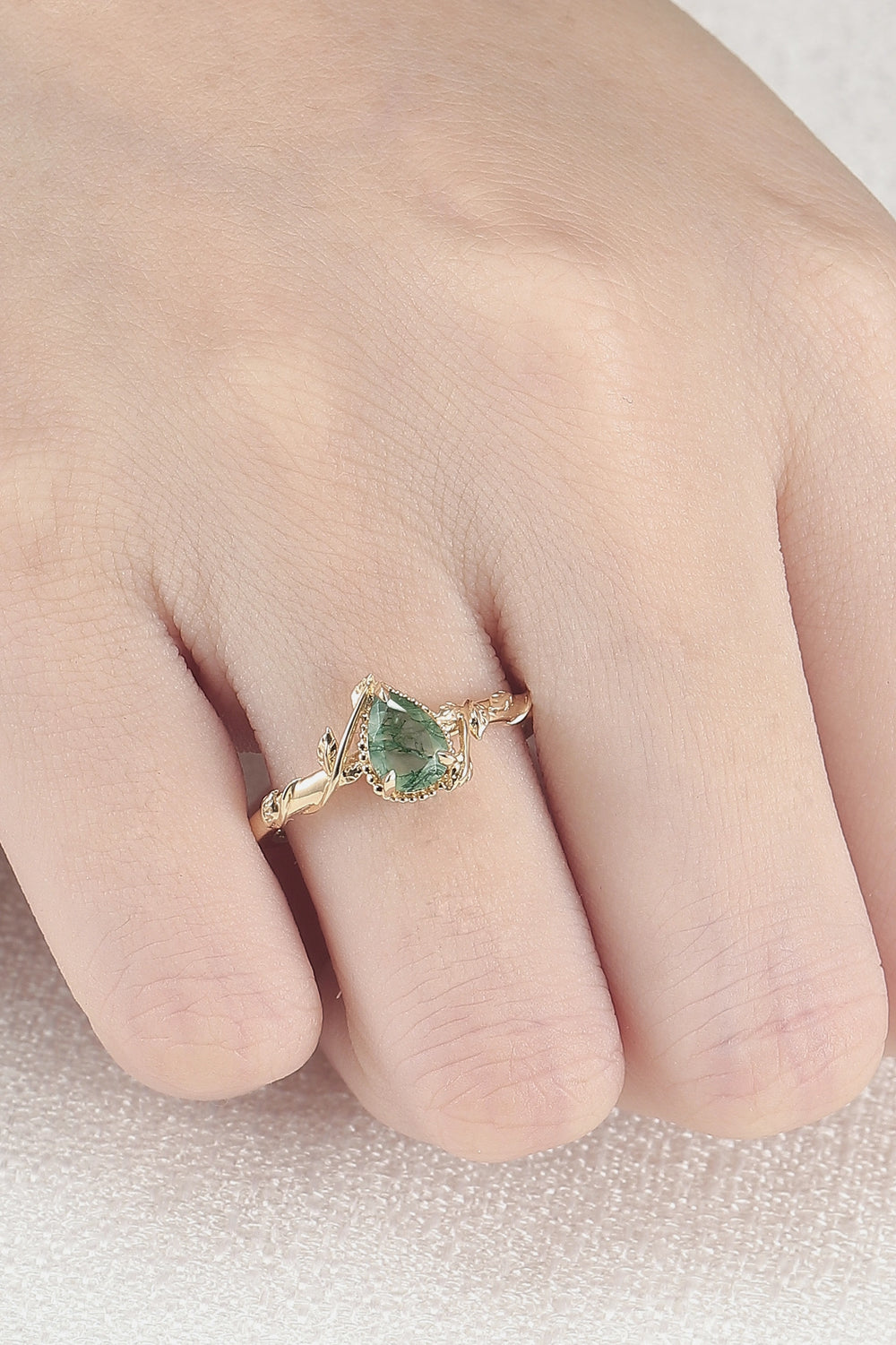 Nature Pear Shaped Moss Agate Leaf Gemstone Ring