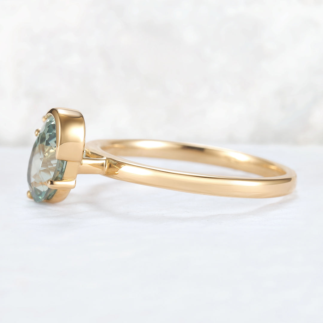 Toi Et Moi Two Stone Oval Sapphirer & Kite Moissanite Rings