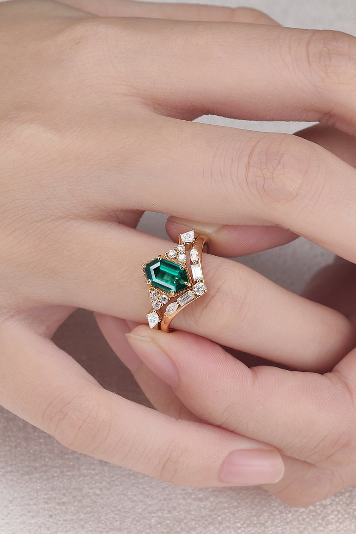 Unique Hexagon Cut Emerald Gemstone Ring Set 2pcs