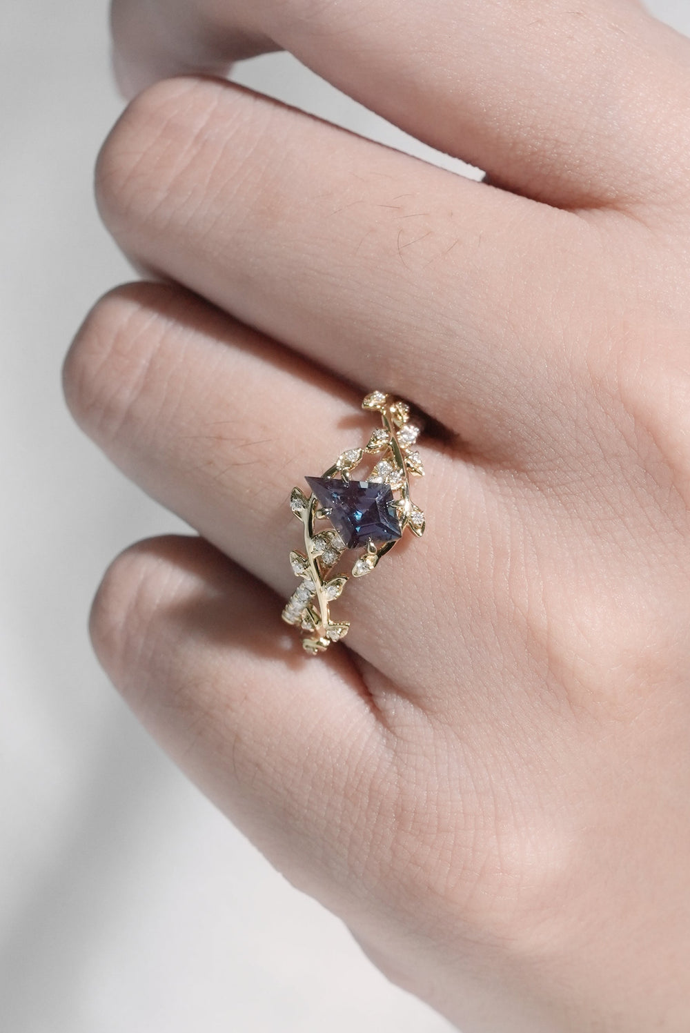 Unique Kite Cut Alexandrite Leaf and Vine Engagement Ring Set 2pcs