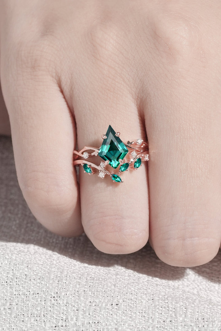 Unique_Kite_Cut_Emerald_Leaf_and_Vine_Engagement_Ring_Set_2pcs_2_1f3771b4-790d-4a1f-b96a-e7adb9f8b369