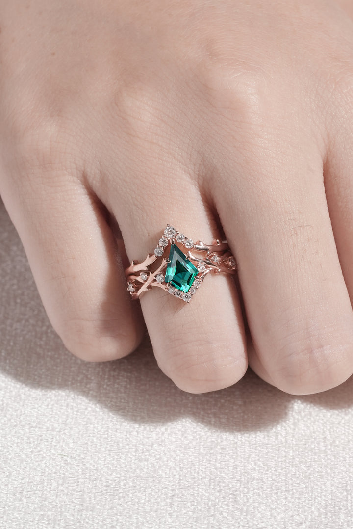 Unique Kite Cut Emerald Twig Engagement Ring Set 2pcs