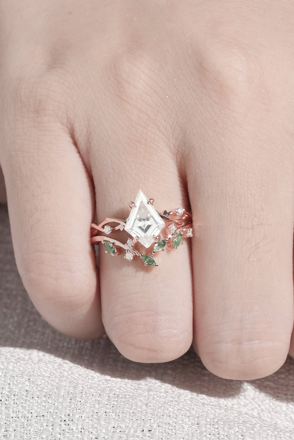Unique_Kite_Cut_Moissanite_Leaf_and_Vine_Engagement_Ring_Set_2pcs_5