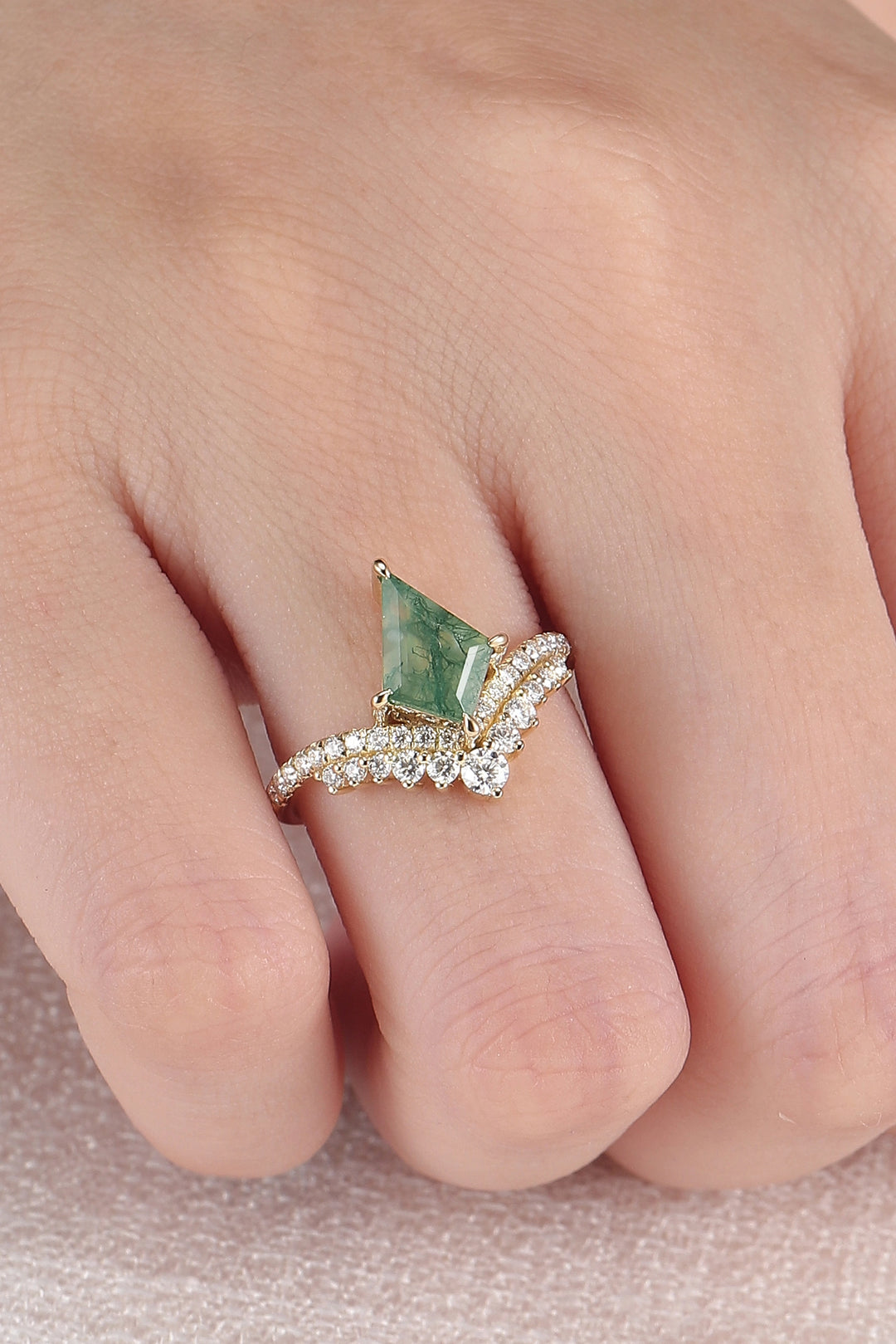 Unique Kite Cut Moss Agate Art Decor Gemstone Ring