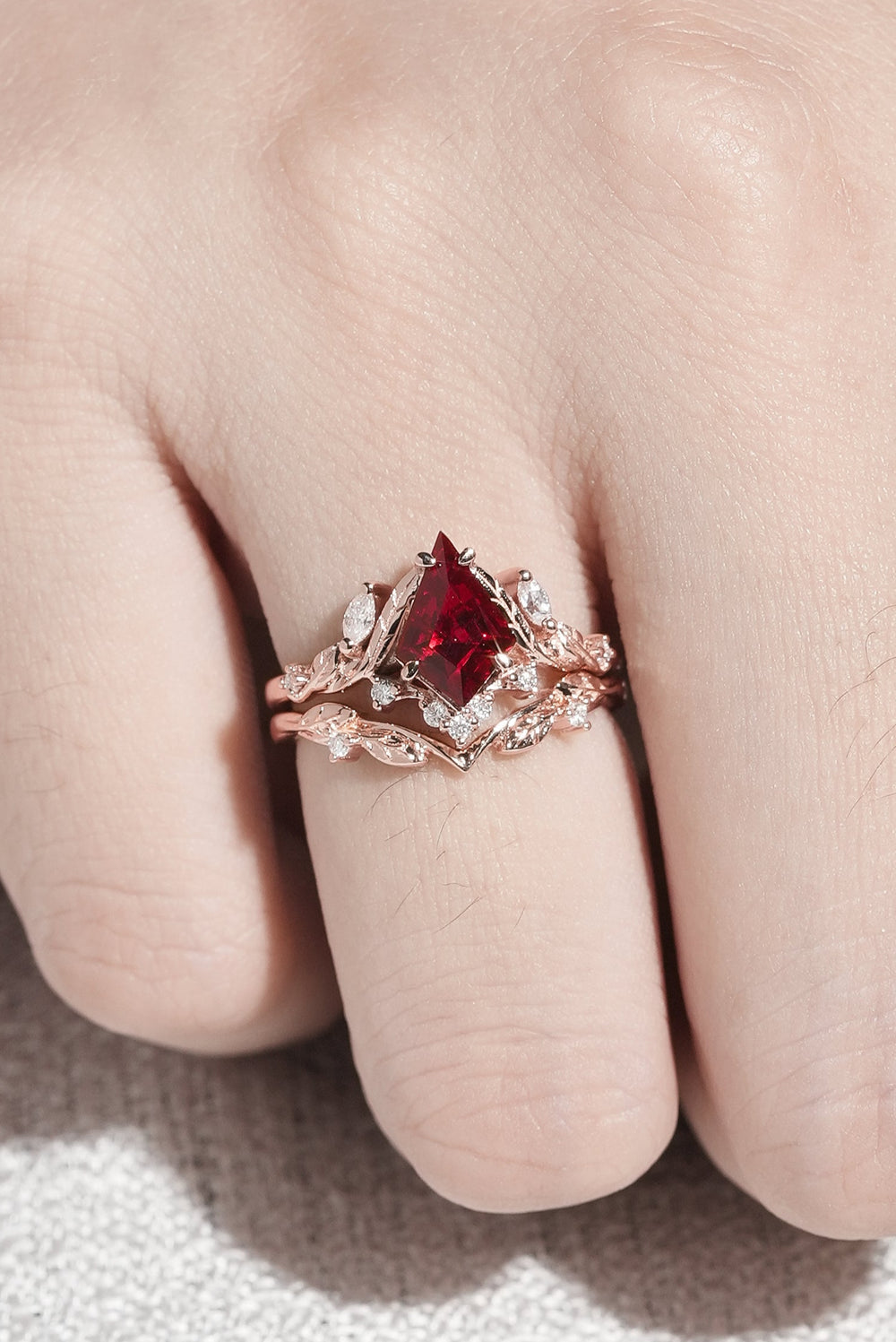 Unique_Kite_Cut_Ruby_Moissanite_Vine_and_Leaf_Engagement_Ring_Set_2pcs_3