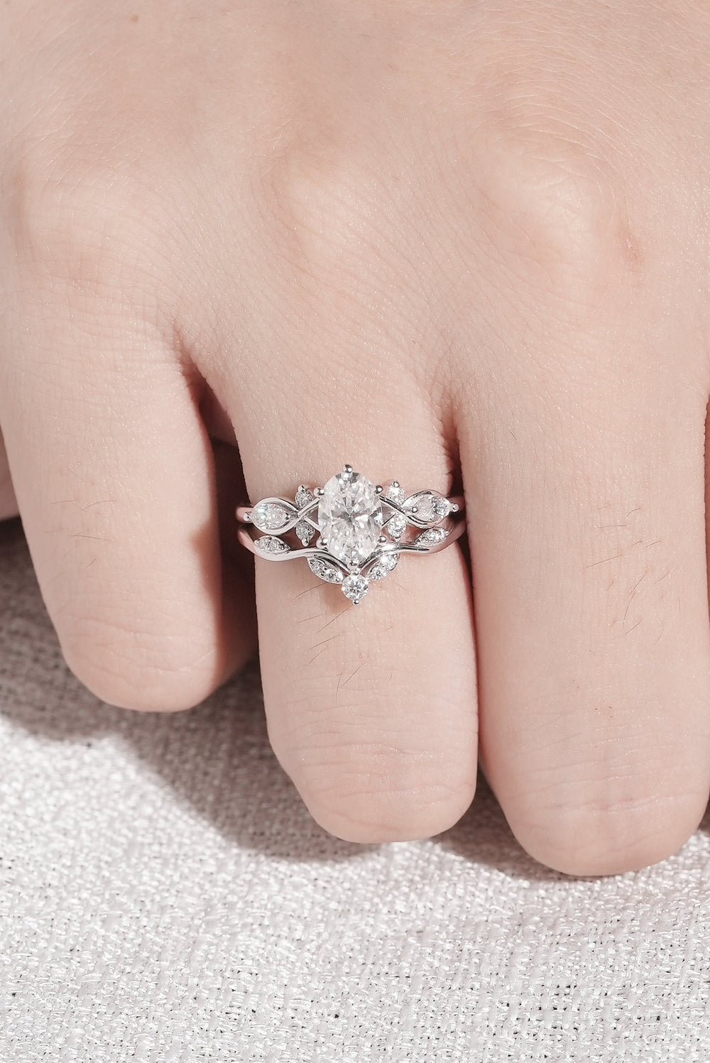 Unique_Oval_Cut_Moissanite_Seven_Stones_Engagement_Ring_Set_2pcs_1