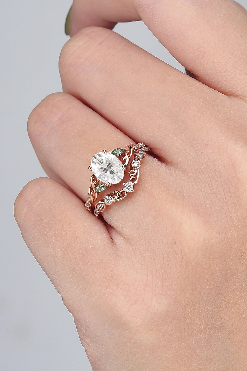 Unique_Oval_Shaped_Moissanite_Twist_Engagement_Ring_Set_2pcs_2