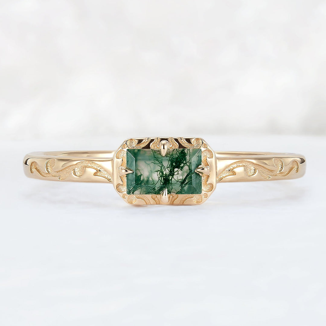 Vintage Baguette Cut Moss Agate Mobius Yellow Gold Wedding Band