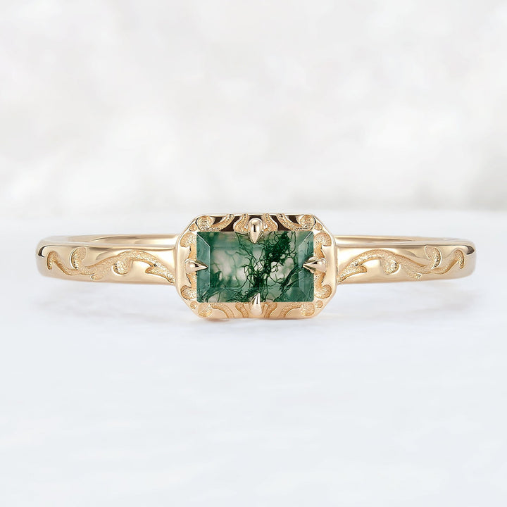 Vintage Baguette Cut Moss Agate Mobius Yellow Gold Wedding Band